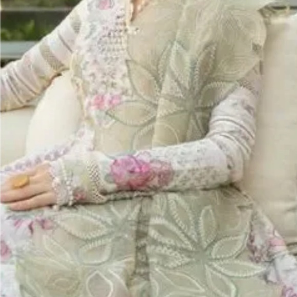 Republic woman wears dress - Picture 3 of 4